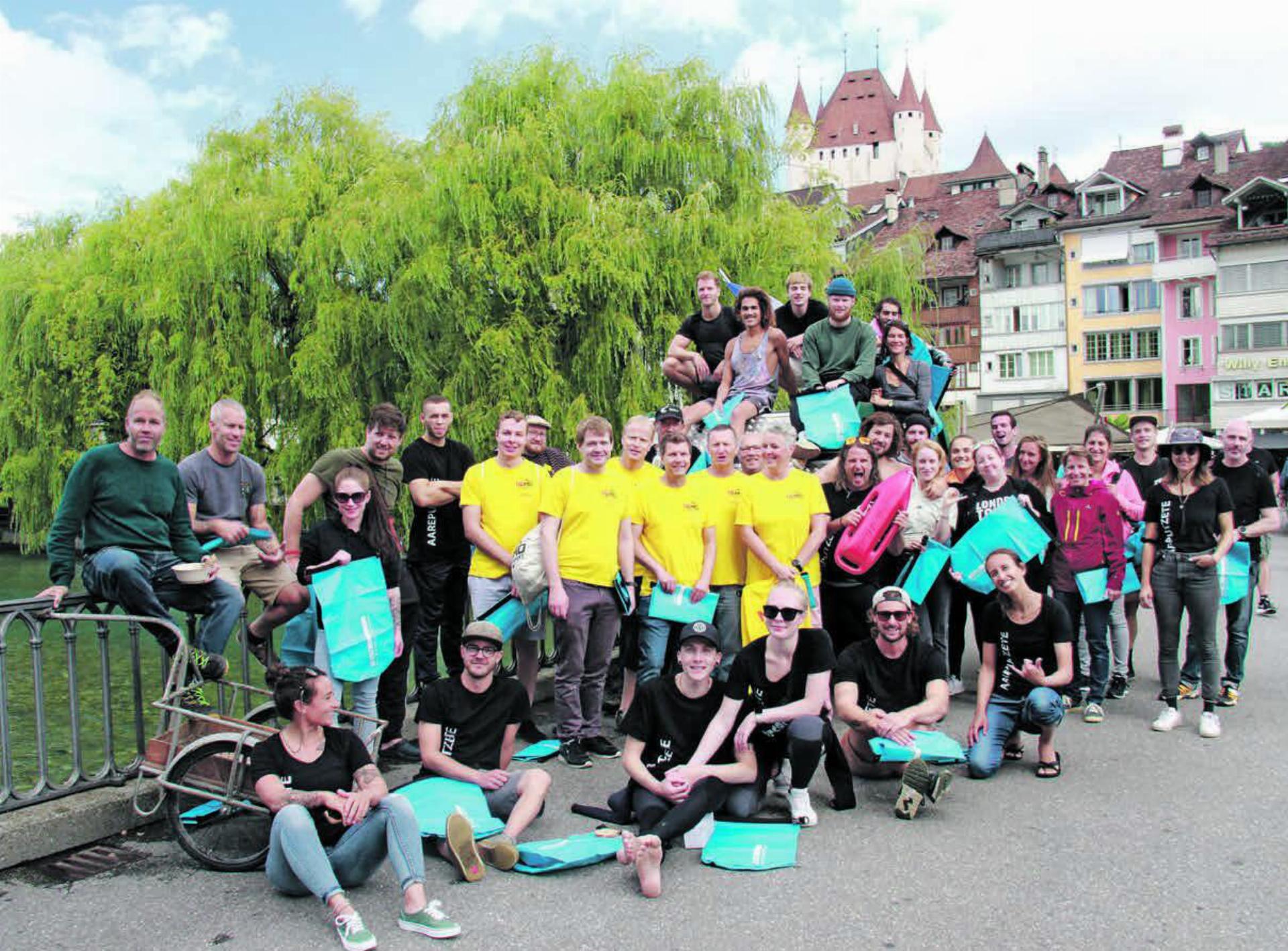 Die Crew der Aareputzete 2022 – am Samstag, 19. August 2023 findet die nächste Putzaktion statt. Bilder: Beatrice Reinhard