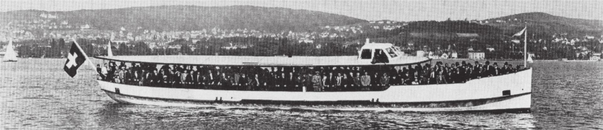 MS ENTE, spätere MS OBERHOFEN 1939 auf dem Zürichsee an der Landesausstellung. Damals war das Schiff für 200 Passagiere zugelassen. Bild: Escher Wyss