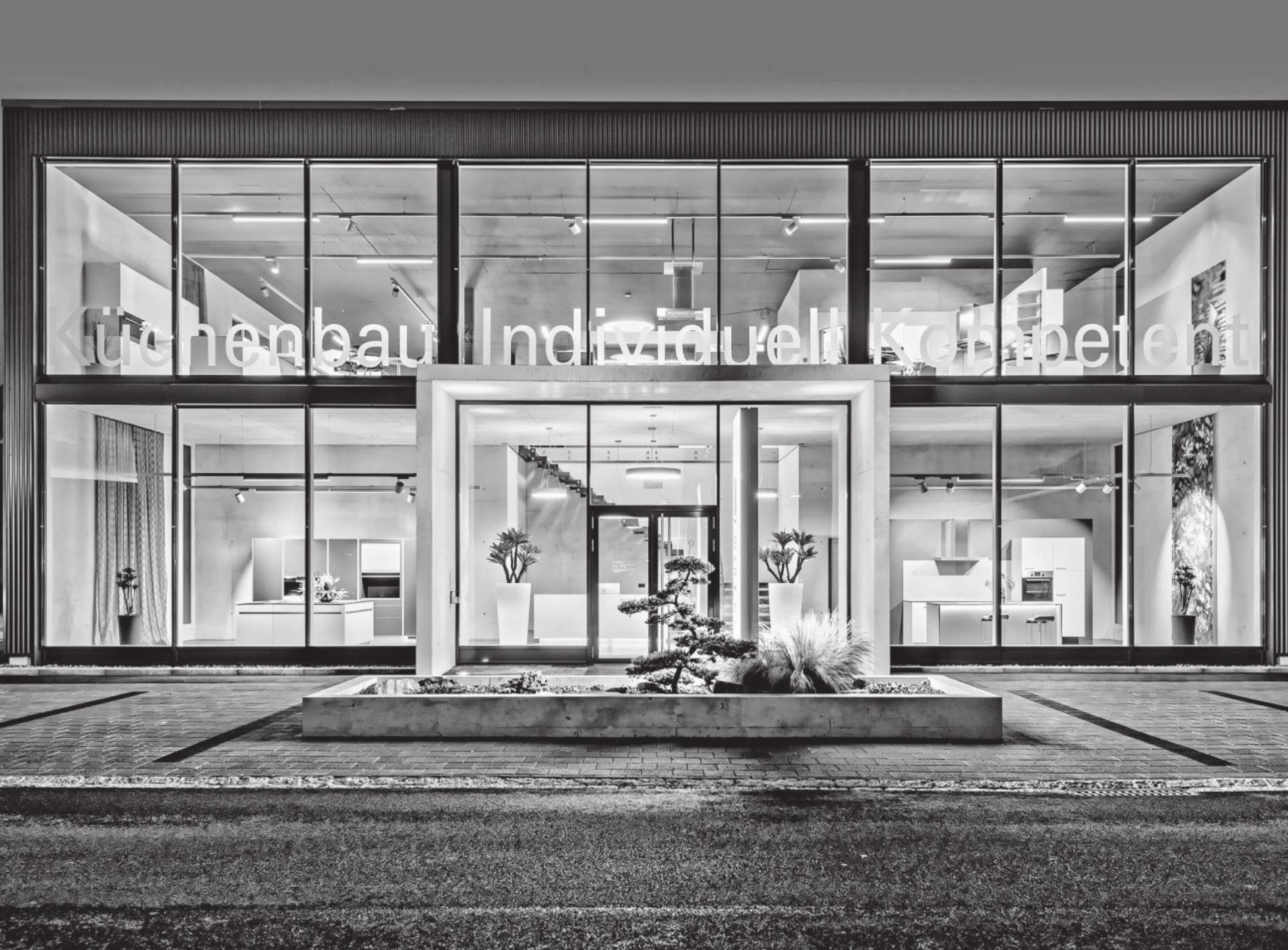 Das Firmengebäude von Schmid Küchenbau in Uetendorf: Hier lädt die smart GU am 12./13. September zum Tag der offenen Tür ein – mit Einblicken in hochwertige Küchen und persönlicher Beratung. Bilder: zvg - Das Bild wird blockiert. – Möglicherweise durch einen aktiven Adblocker.