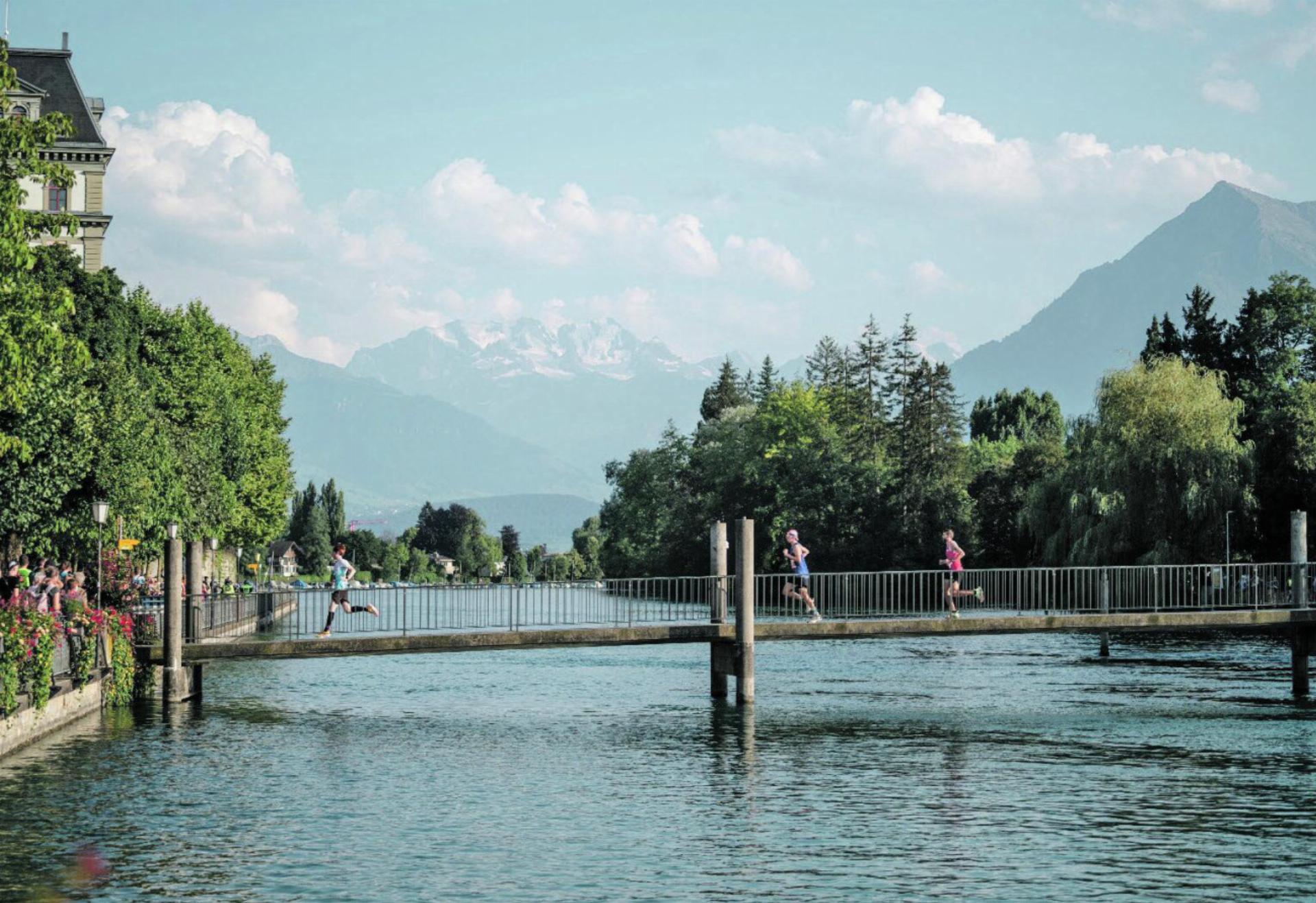 Wunderschöne Laufstrecken: Der Thuner Stadtlauf führt am 23. August über Brücken und entlang der Aare. Bilder: zvg