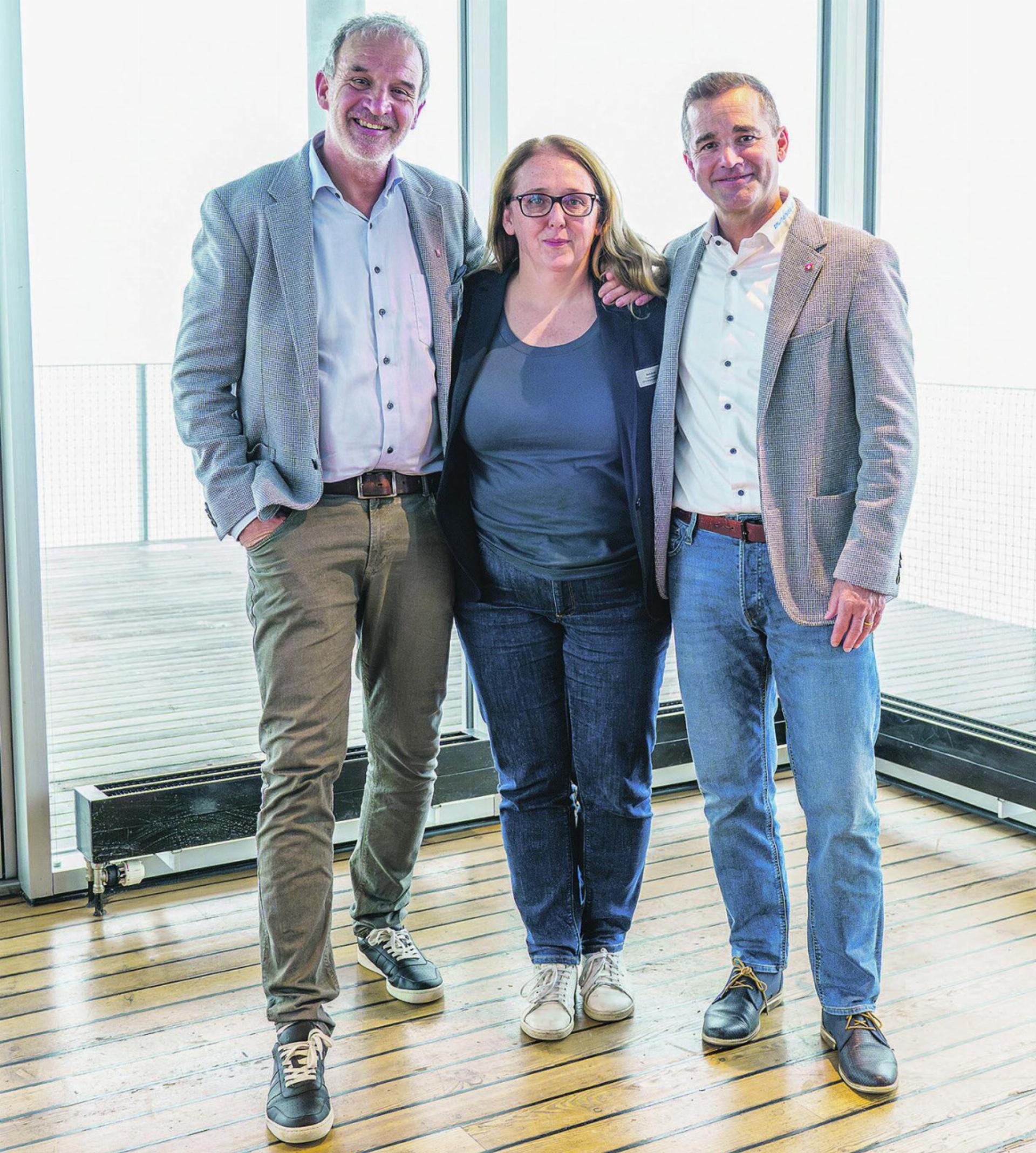 Doris Keller, Turnierdirektorin Women’s Euro 2025, in der Mitte neben rechts Michel Weber und links Norbert Schmid