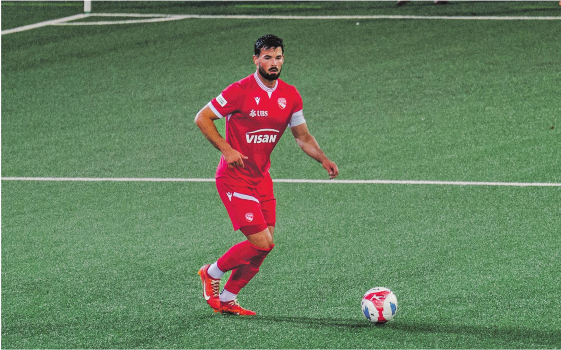 Marco Bürki startet den Gegenangriff. Bild: Levin Anneler - Das Bild wird blockiert. – Möglicherweise durch einen aktiven Adblocker.