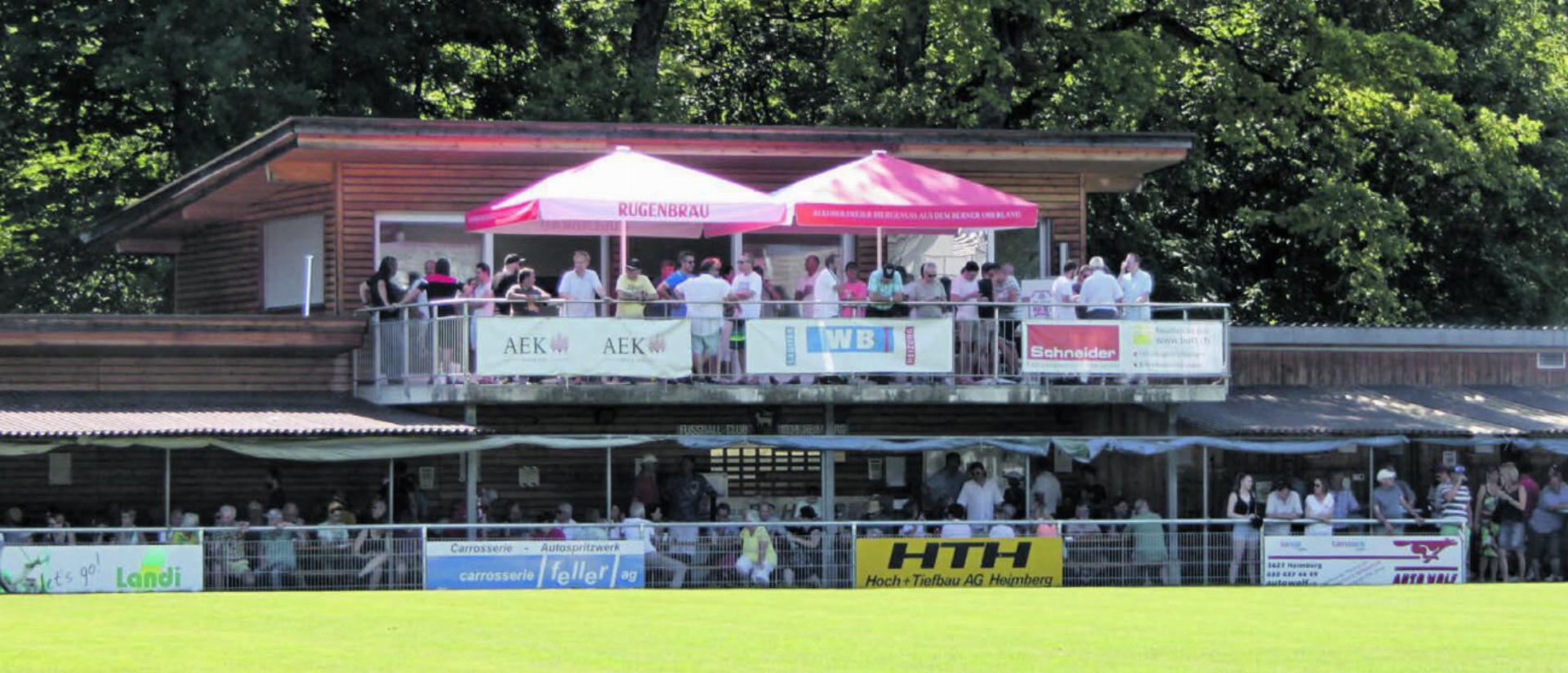 Das Klubhaus des FC Heimberg mit seiner schönen Terrasse, ideal um die Spiele zu verfolgen. Bild: Patric Spahni