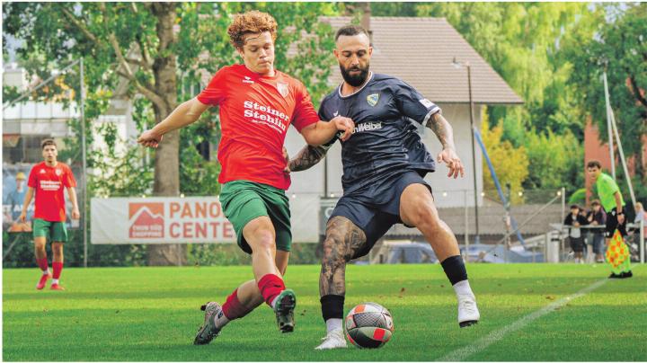 Beim Derby zwischen Lerchenfeld und Dürrenast wurde auch an der Outlinie um jeden Zentimeter gekämpft. Bild: Nico Matter
