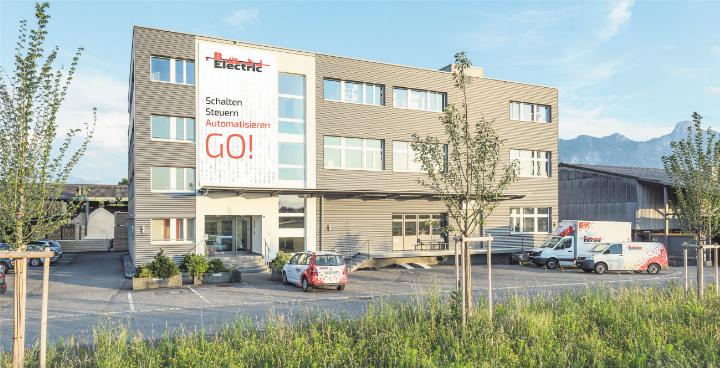 Der Firmensitz der Bürki Electric AG ist direkt am Bypass Thun Nord. Bilder: zvg