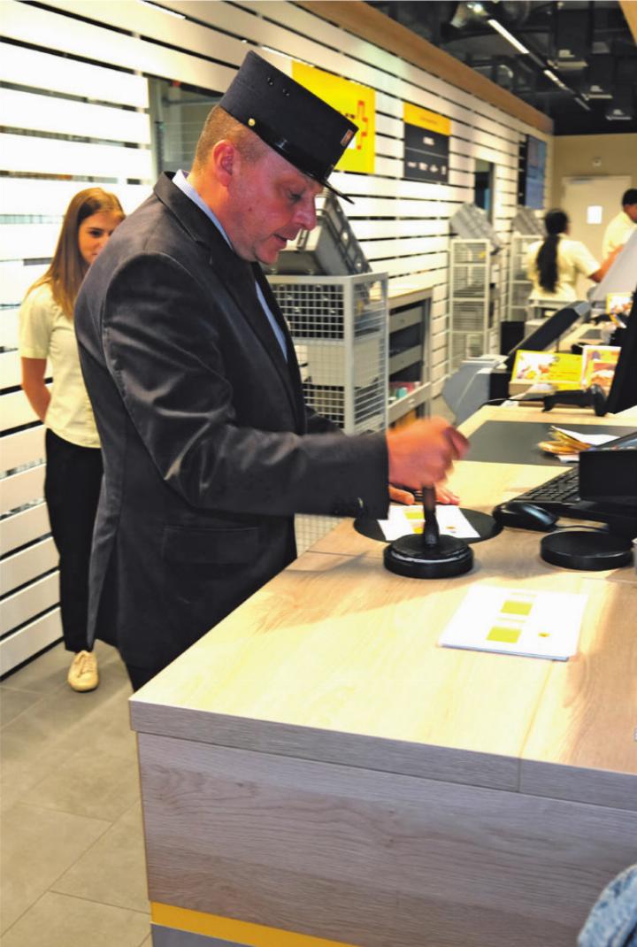 Sandro Krebs in alter Postuniform