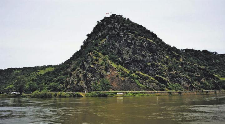 Der sageumwobene Loreley-Felsen aus Tonschiefer - steht im UNESCO-Welterbe Oberes Mittelrheintal Bilder: Astrid Schmid