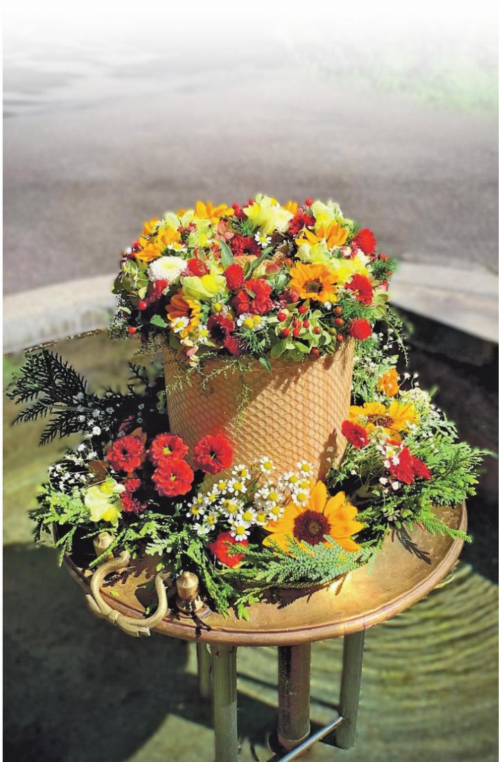 Unsere einzigartige Urnentrage, mit Auge fürs Detail durch uns dekoriert Unsere einzigartige Urnentrage, mit Auge fürs Detail durch uns dekoriert