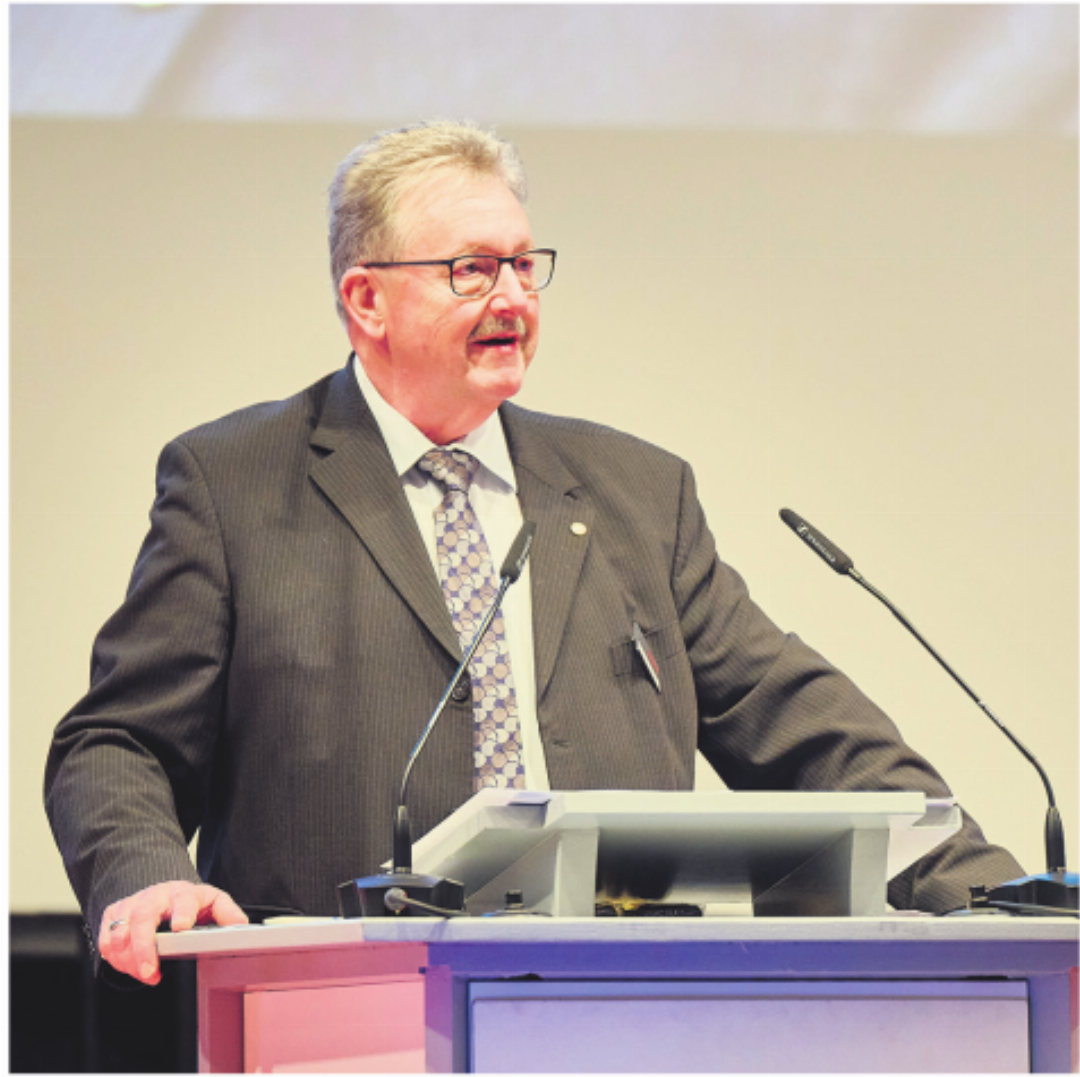 Verwaltungsrats-Präsident Hans-Rudolf Zaugg führt wie gewohnt souverän durch seine letzte Versammlung. Verwaltungsrats-Präsident Hans-Rudolf Zaugg führt wie gewohnt souverän durch seine letzte Versammlung.