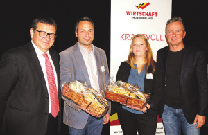 Reto Heiz bedankt sich bei den Referenten Fotos: Werner Wanzenried
