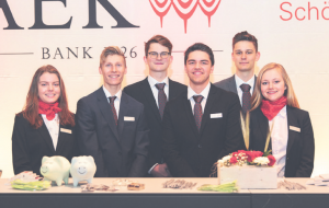 Grosser Einsatz: Die Lernenden der AEK Bank kümmerten sich am Willkommensstand um die Gäste.