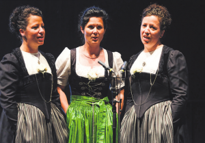 «chrimafrä» sind Christa Aebersold, Maritta Lichtensteiger und Fränzi Weber und begeistern mit feiner und hoher Liedkunst.