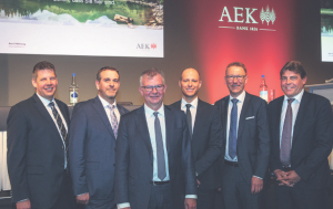 Die zufriedene Geschäftsleitung der AEK Bank mit Bruno Feller, Leiter Niederlassungen (ganz rechts).
